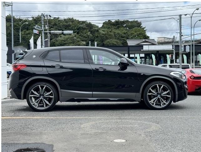 Car image 14