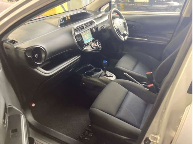 Car image 5