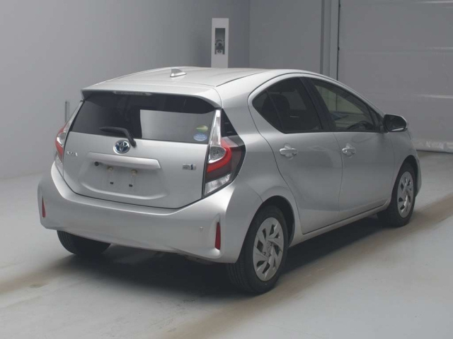Car image 9
