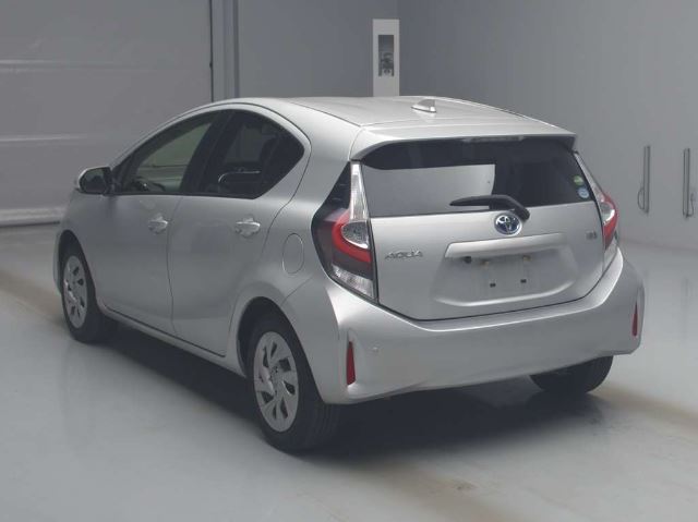 Car image 10