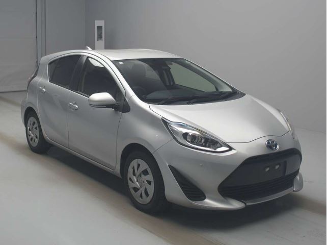 Car image 12