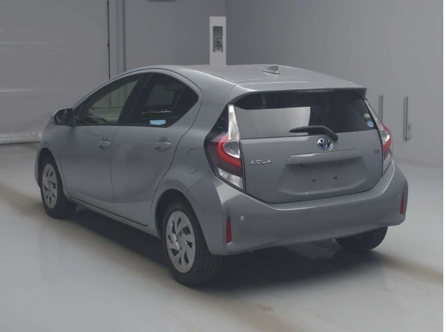 Car image 10