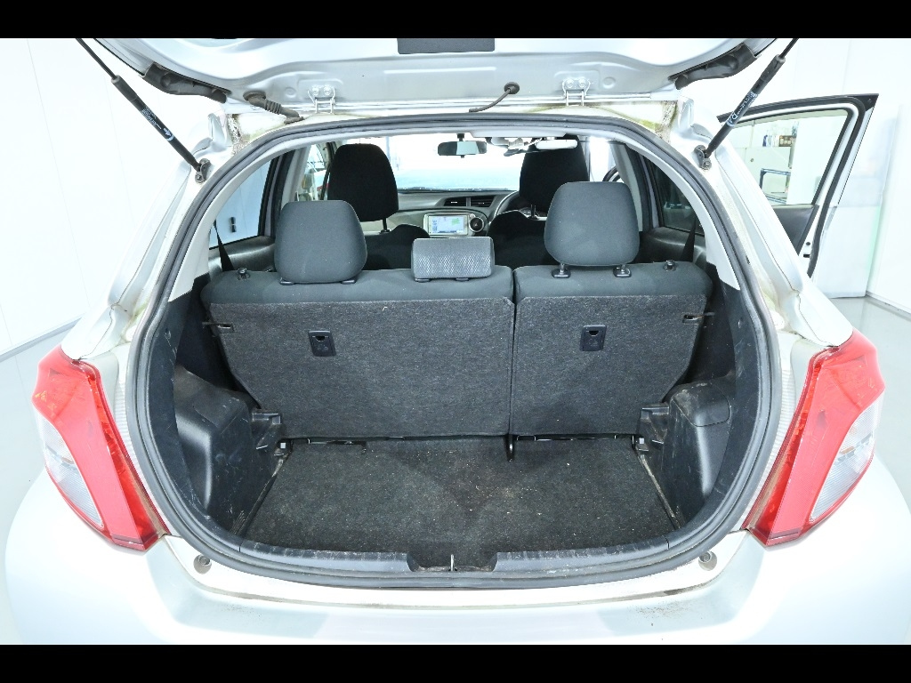 Car image 10