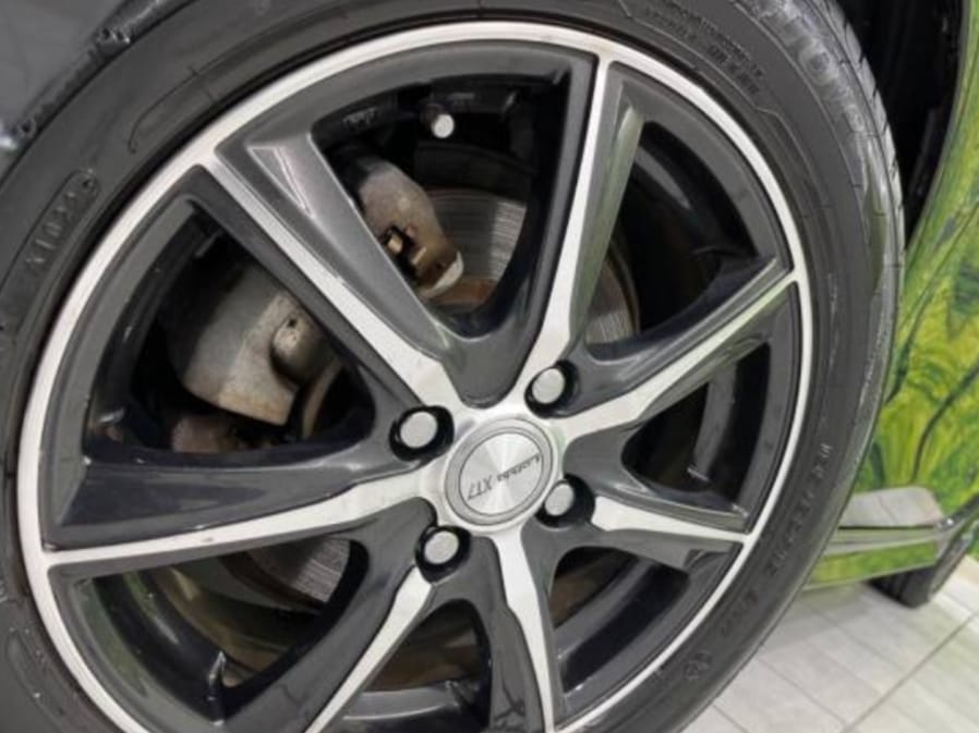 Car image 2