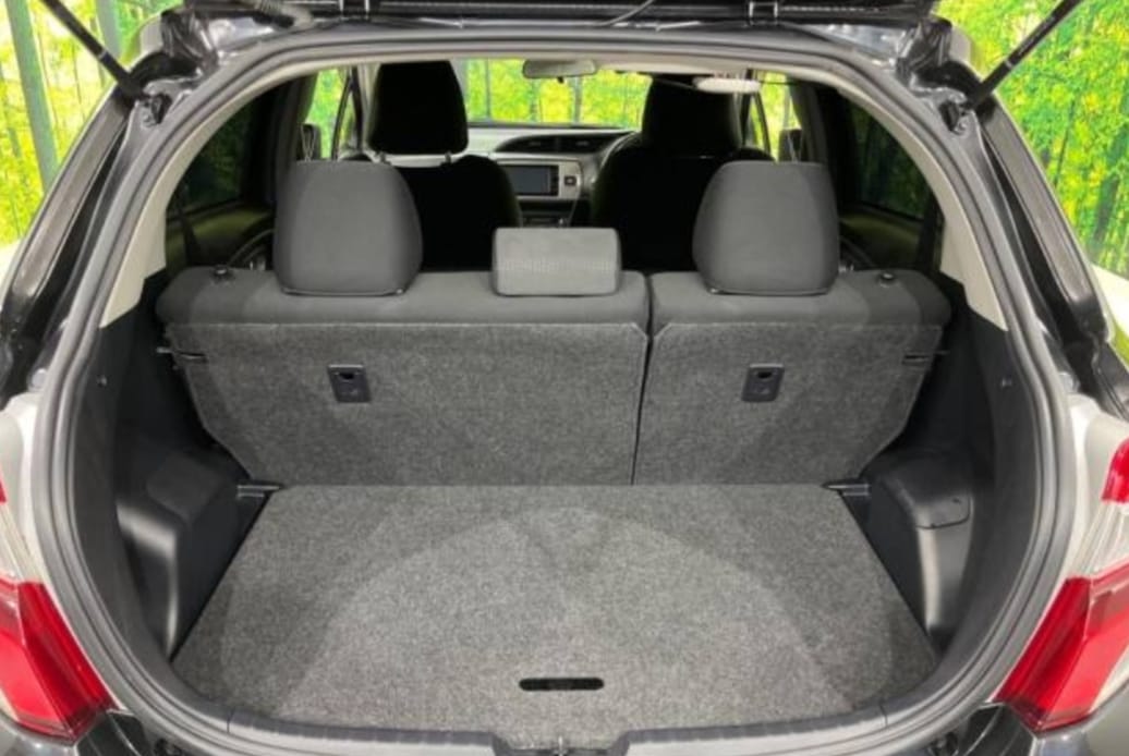Car image 8