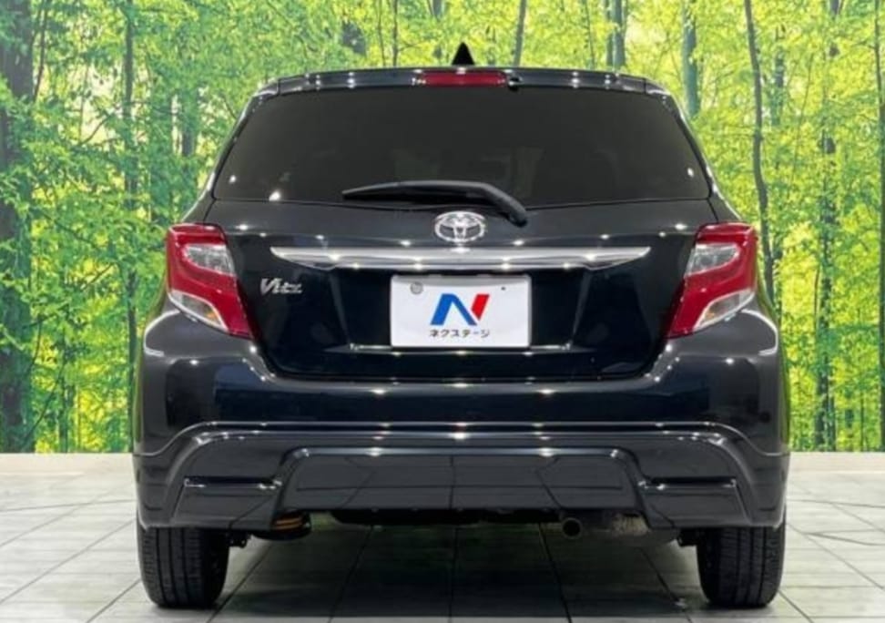 Car image 9