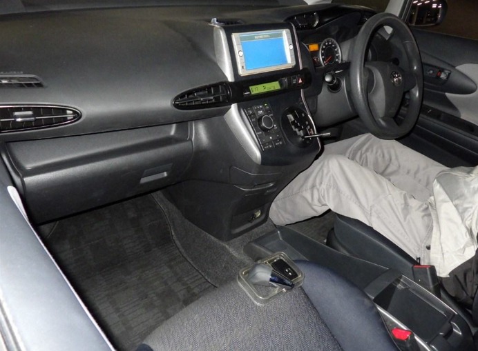 Car image 4